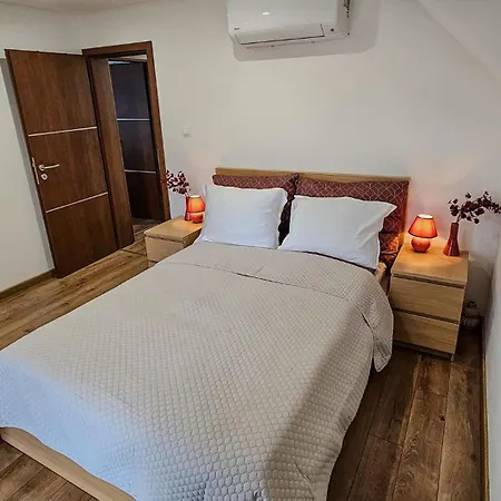 Kenesea بالاتونكينيشي